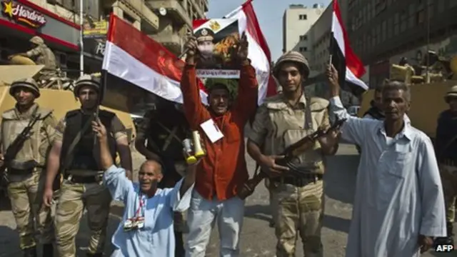 د پوځ ملاتړي تحریر څلورلاري ته راغونډ شوي وو، چې د عرب-اسراییلو د ۱۹۷۳ کال جګړې ۴۰ تلین ولمانځي.