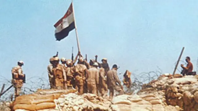 جاءت احتفالات أكتوبر هذا العام لتعمق من انقسام المصريين