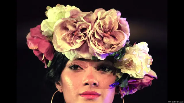 පලතුරු වෙනුවට මල් යොදා ගෙන ඇතත් උපේක්ෂා හැගර් ගේ මේ නිර්මාණයත් ප්‍රදර්ශනයේ තේමාවට අදාළ විය. 