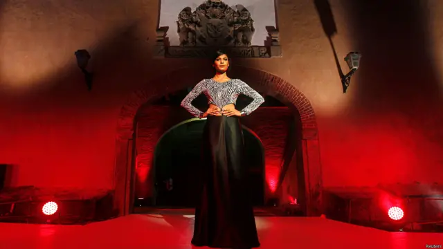 යොලන්දා අළුවිහාරේ විසින් නිර්මාණය කරන ලද අංගයකින්ද ප්‍රදර්ශනය අලංකාර විය.