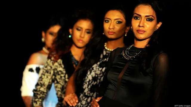 ඕෂිනී ජයවර්දනගේ නිර්මාණ ශෛලිය විස්තර කෙරෙන්නේ සරළ සුකොමළ ලාලිත්‍යයෙන් යුතු නිමැවුම් හැටියටයි.