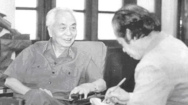 Tướng Giáp và Bùi Tín