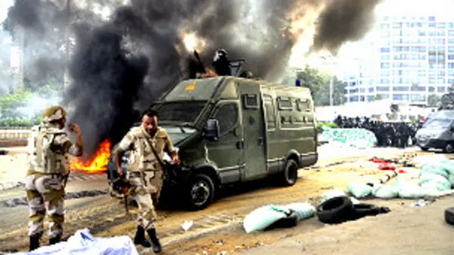 مصر میں اتوار کے دن شدت پسندی کی کارروائیوں میں درجنوں افراد ہلاک ہو گئے