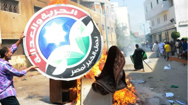 رغم حظر الجماعة في مصر ، فإن حزب الحرية والعدالة، المنبثق عنها، لم يحظر.