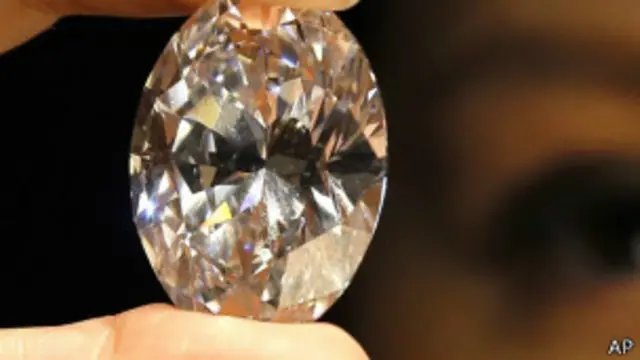 破拍賣紀錄白鑽石