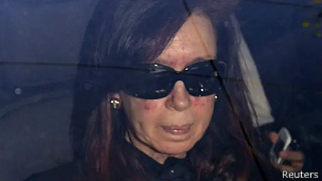Cristina Fernández llega al hospital