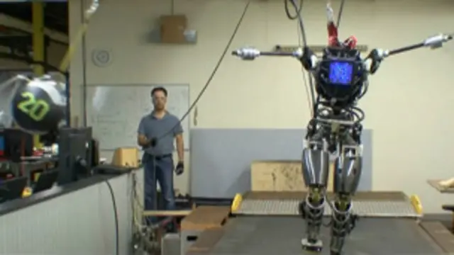 گوگل در ماه دسامبر شرکت بوستون دینامیک را که روبات‌های نظامی می‌سازد، خریداری کرد