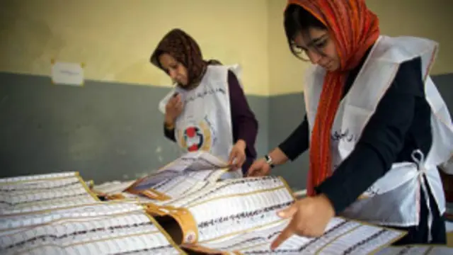 د غونډې جوړونکي وايي د نوماندانو ګڼ والی له یوه پلوه د ټاکنو لګښت لوړوي او له بل پلوه به د خلکو رایو د ویش له امله ټاکنې دویم پړاو ته بوځي.