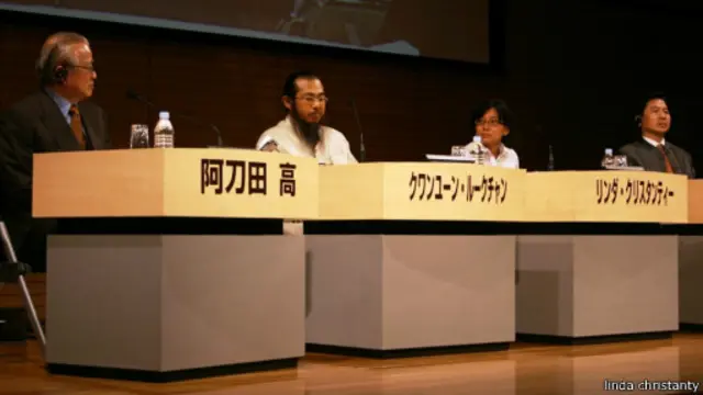 Linda menjadi pembicara di forum PEN International dan Japan PEN Club di Tokyo, pada 2008 lalu. 