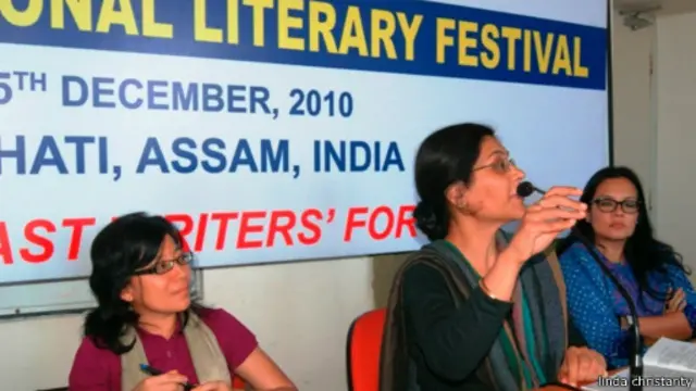 Linda Christanty dalam sebuah acara diskusi tentang sastra di India, 2010.