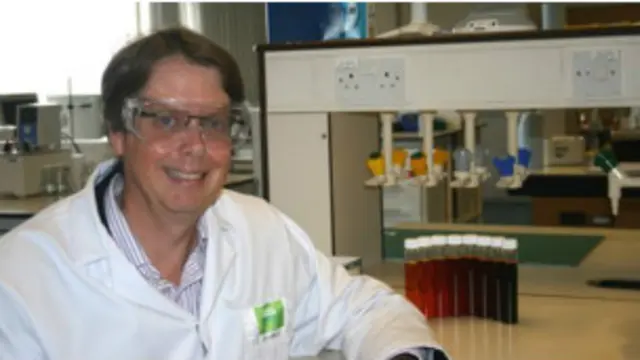 Andrew Creeth pasó gran parte de su carrera trabajando para una compañía de detergentes.