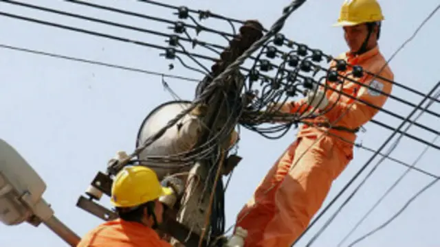 EVN tăng giá điện liên tục trong lúc nói kinh doanh vẫn có lãi.