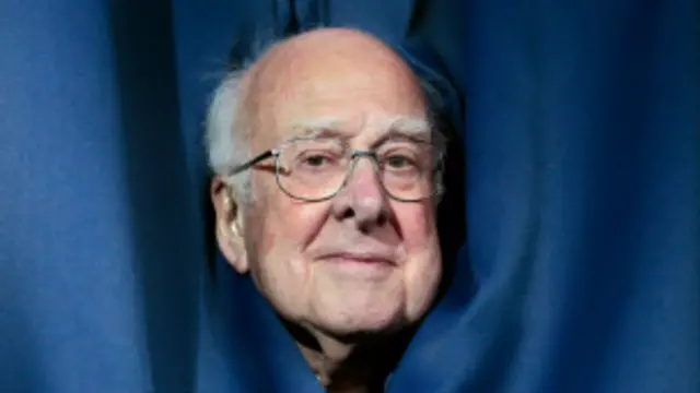 پروفسور پیتر هیگز استاد دانشگاه ادینبوروی اسکاتلند است