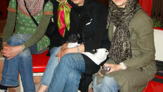 ایران کې نجونې هم جینز اغوستلی شي.