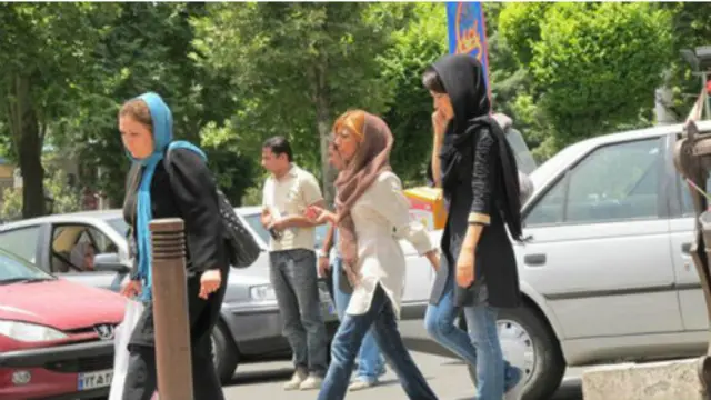 ایران د نورو اسلامي هېوادونو په شان ښځو ته ډېره ازادي ورکړې ده.