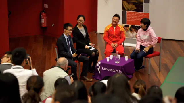 图辑：世界冠军陈一冰杨阳到访埃塞克斯大学