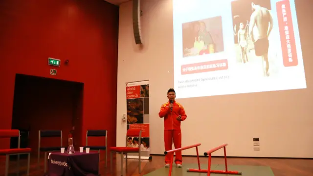 图辑：世界冠军陈一冰杨阳到访埃塞克斯大学