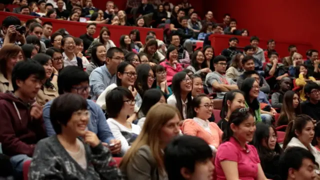 图辑：世界冠军陈一冰杨阳到访埃塞克斯大学