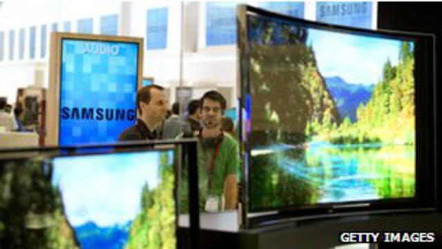 Телевизор Samsung с изогнутым дисплеем
