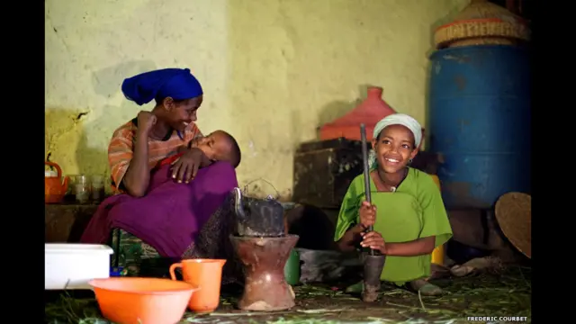 तिरुणेश अपनी मां के साथ