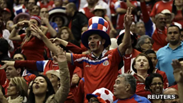 Aficionados costarricenses durante un partido de las eliminatorias al Mundial de Brasil 2014