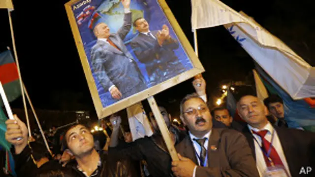 Активисты правящей партии в Баку