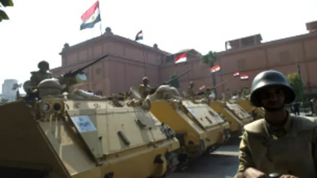 الجيش المصري يتعرض لهجمات متكررة خلال عملياته العسكرية في سيناء القريبة من الإسماعيلية.