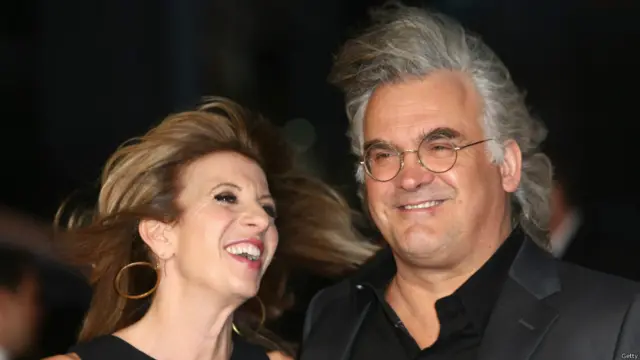 اشتهر المخرج بول غرينغراس بتقديم حبكات مشوقة على خلفية أحداث سياسية في مناطق متوترة من العالم، كما هي الحال في أفلام "الأحد الدامي" و"يونايتد 93" و "المنطقة الخضراء". 