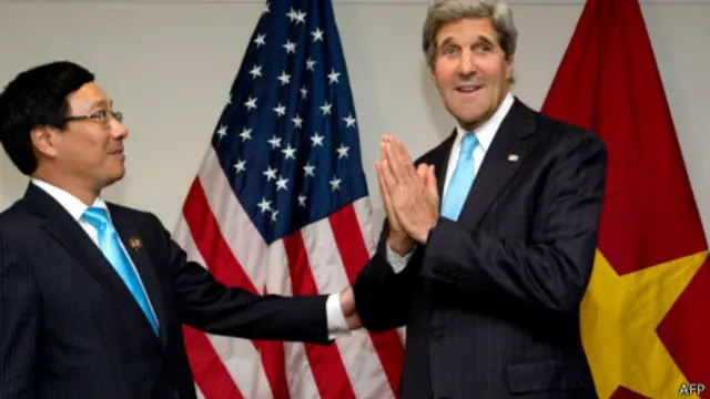 Ngoại trưởng Việt Nam Phạm Bình Minh và Ngoại trưởng Mỹ John Kerry