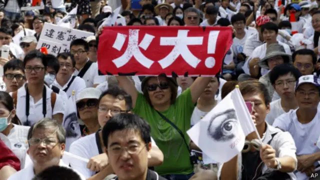 台湾双十节民众抗议烽火四起