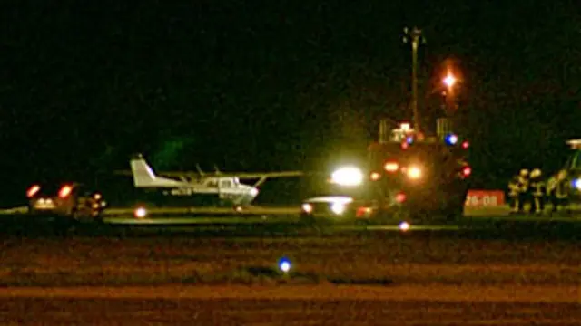 Avião depois de pouso de emergência (BBC)