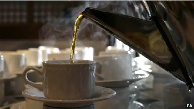 Чайник с чашкой