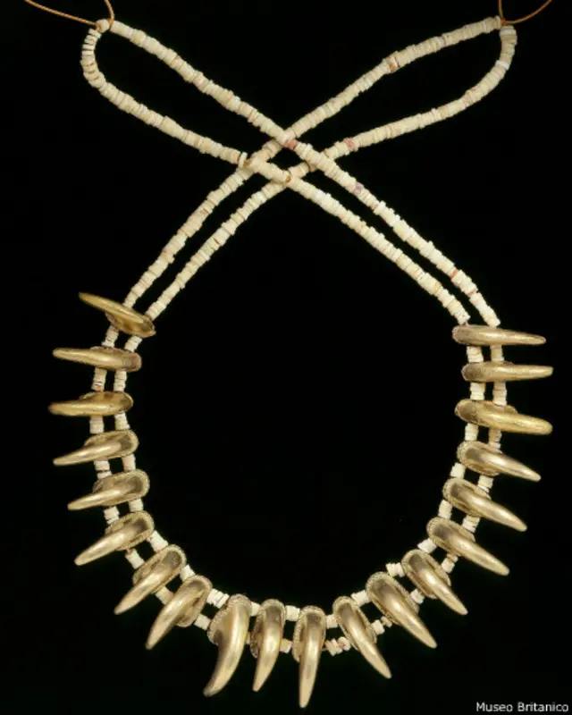 پنجے کی شکل کے ہار شمالی علاقوں میں بہت مقبول تھے۔ اس ہار کا تعلق زینو تہذیب سے تھا، اور یہ دو ہزار سال پرانا ہے۔