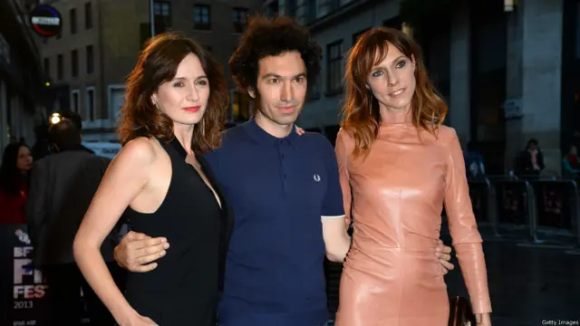 امیلی موتیمر، ازازل جیکابز، دلز ولز در مراسم اکران فیلم Doll and Em