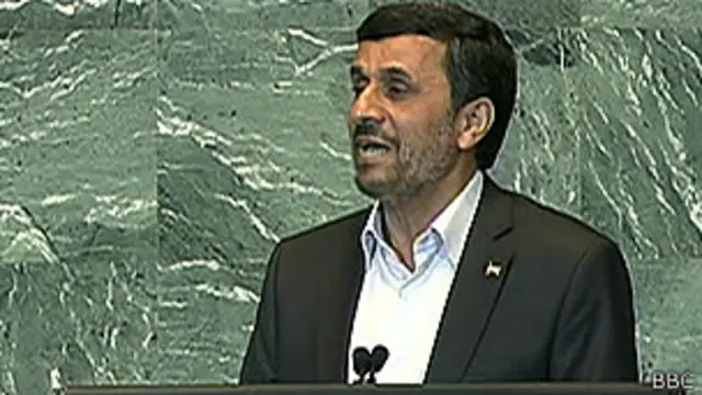 محمود احمدی نژاد در اخرین سفر به نیویورک برای شرکت در مجمع عمومی سازمان ملل دست کم پنج بار خواستار مذاکره مستقیم با آمریکا شد اما این درخواست با واکنشی از سوی آمریکا مواجه نشد