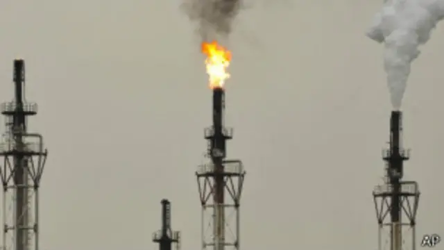 Китай стал первым в мире по импорту нефти, а через 20 лет станет первым и по потреблению