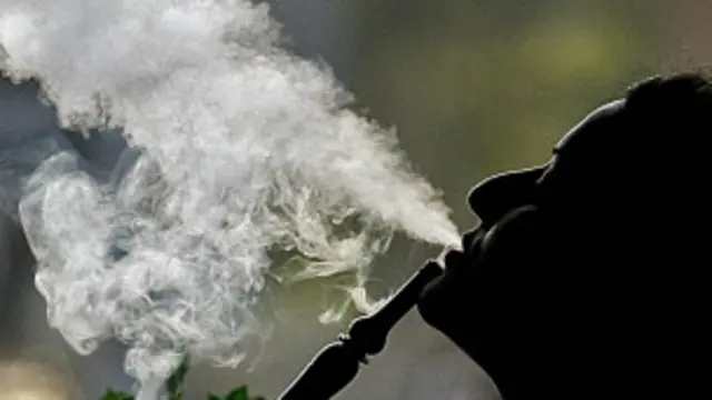 Les narguilés sont utilisés pour fumer du tabac parfumé. 