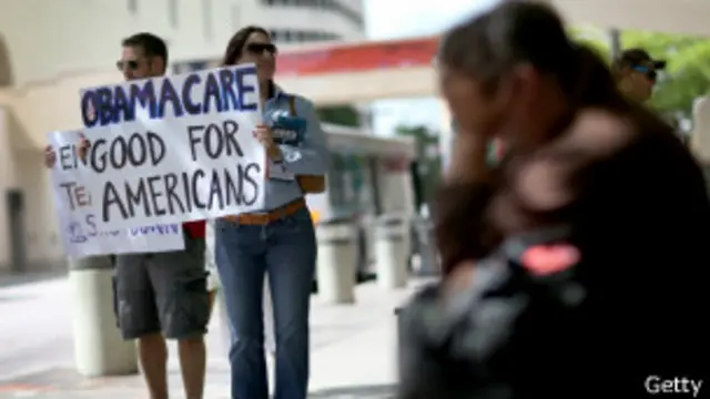 अमरीकी राष्ट्रपति बराक ओबामा की स्वास्थ्य योजना 'ओबामाकेयर' विवादों से घिरी रही है.