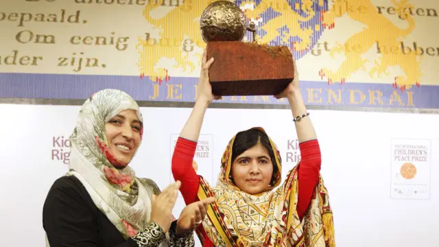 بی بی سی سے اپنے انٹرویو میں ملالہ کا کہنا تھا کہ انھوں نے اپنی روایات اور ثقافت کو بھلایا نہیں ہے اور آج بھی ان کا ترجیحی لباس شلوار قمیض اور دوپٹہ ہے۔