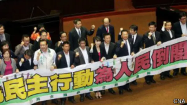 民進黨與台盟聯袂倒閣