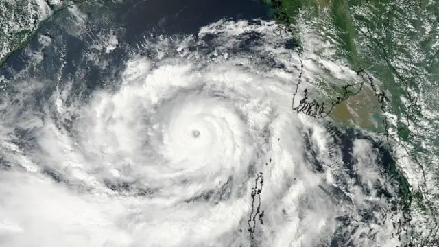 सेटेलाइट से ली गई समुद्री तूफान पायलिन की तस्वीर