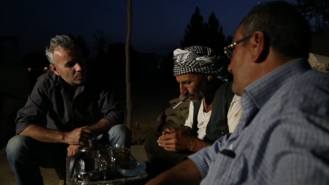 برخی از مردم جیلان پنار می گویند دولت ترکیه شب‌ها برای گروه های جهادی کمک می فرستد، ما هم منتظر ماندیم