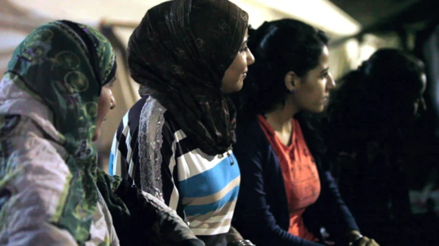 نوهرین و خواهرانش که از جنگ سوریه فرار کرده‌اند، او در سوریه دانشجوی حقوق بود.