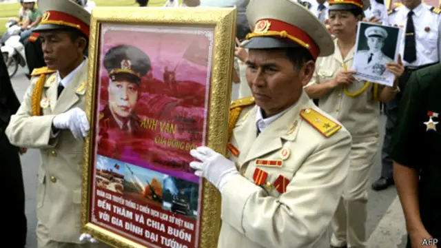 越南為武元甲大將舉行國葬並哀悼3天。