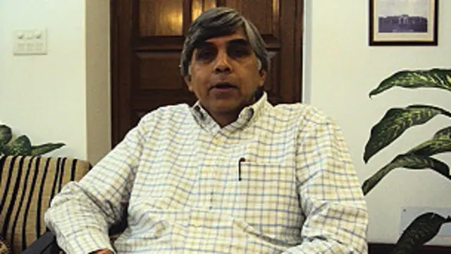 दिल्ली विश्वविद्यालय के वाइस चेयरपर्सन दिनेश सिंह पिछले साल एफ़वाययूपी पाठ्यक्रम लेकर आए.