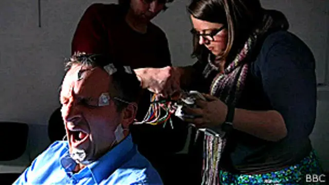 El periodista Michael Mosley en el experimento de sueño