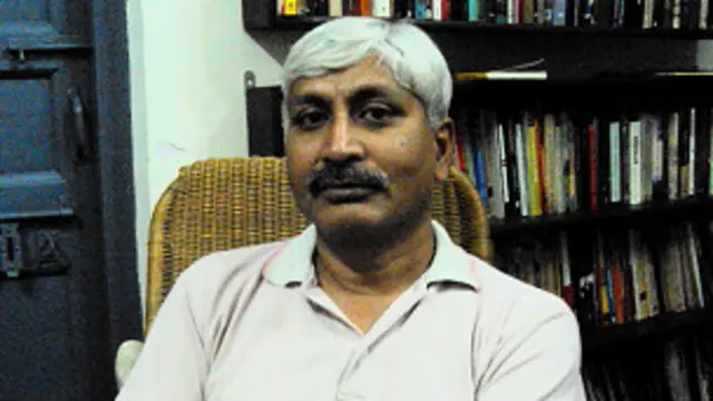 दिल्ली विश्वविद्यालय में हिंदी के प्रोफ़ेसर अपूर्वानंद का कहना है कि
इस कार्यक्रम से छात्रों की पढ़ाई का खर्च बढ़ेगा.