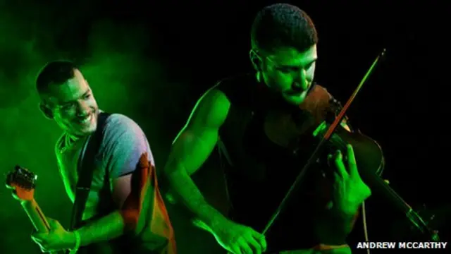 أبو فخر وبابازيان من أعضاء فرقة مشروع ليلى