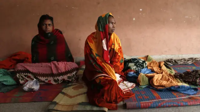 متاثرہ علاقوں سے منتقل کیے جانے والے افراد کو سرکاری عمارتوں میں رکھا گیا ہے