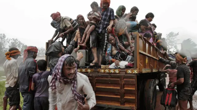 اب تک پانچ لاکھ افراد کو ساحلی اور نشیبی علاقوں سے محفوظ مقامات پر منتقل کیا جا چکا ہے